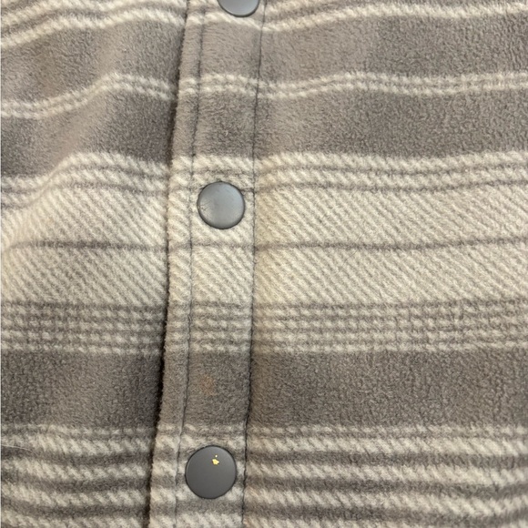 Men's Striped Gray Shirt Jacket - Picture 7 of 7